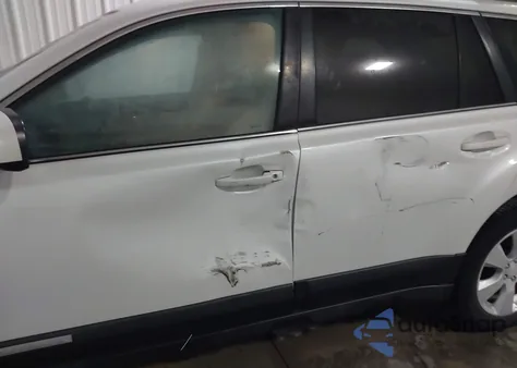 2010 Subaru Outback 2.5I Limited z USA, uszkodzony, nr VIN 4S4BRCKC1A3371817